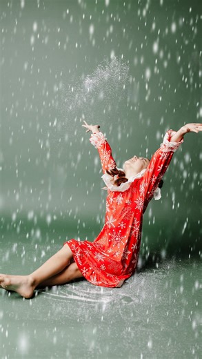 Move over Glitter Minis—Snow Minis are here! These cozy, festive sessions are perfect for your Christmas cards and come with a quick turnaround. Don’t wait—book yours today! #keelynicolephotography #oklahomafamilyphotographer #snowminis | Keely Nicole Photography-Oklahoma Family and Newborn Photographer