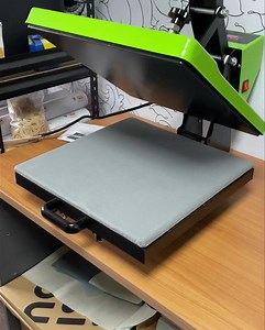 20M views · 48K reactions | I thought I’d share a little ‘behind the scenes’ video on how I make your Tees! ☺️ Please follow me 殺 Facebook: Jesse Samuel Instagram: artbyjessesamuel My website: www.jessesamuel.store | Jesse Samuel | Facebook