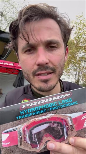 23K views · 132 reactions | Chez 3AS Racing, on ne se contente pas de vendre les produits... on les teste pour de vrai ! Cette fois, c'est Guillaume qui s'y colle avec l'écran hydrophobic Progrip Verdict? Même la boue que ton pote t'envoie en pleine visière ne colle pas Test validé ✅ | 3AS Racing | Facebook