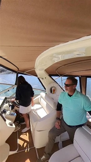 Boat like a Captain boat instruction lessons. Gain confidence in Safety, Navigation, Locking, Anchoring & Docking #boating #yachtlife | Boat Like A Captain