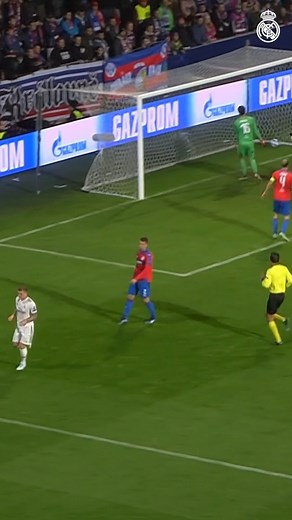 4.7M views · 110K reactions |  Toni Kroos’ touch of class!  Esa definición sutil para un gol con clase... ️ 07/11/2018 #RealFootball | #OTD | Real Madrid C.F. | Facebook