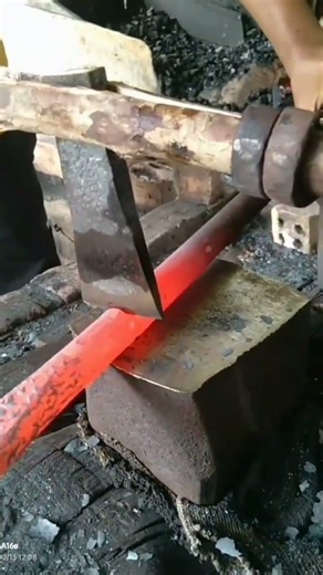 Cutting Spring Steel!" Using traditional nail to cut spring steel! #Steel #Traditional #blacksmith