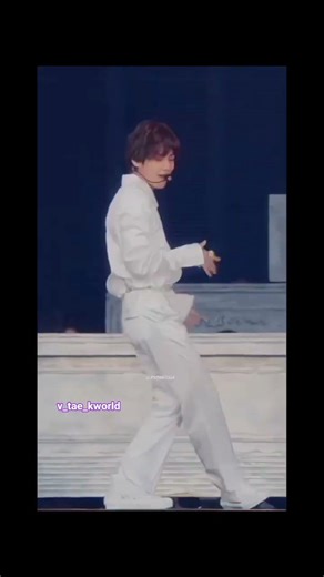 Kim taehyung 💜🥵 Kamar teri left right 👀❤️ ‪@v_tae_kworld‬