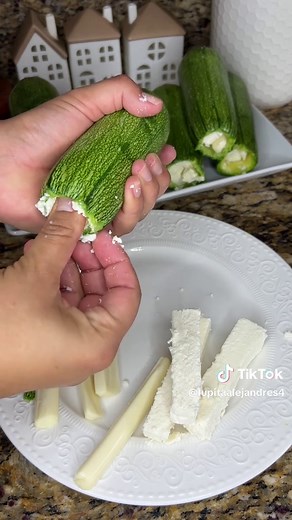 Deliciosas Calabacitas Rellenas de Queso