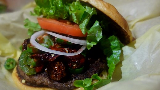 Can you take on the 'hottest burger' in the world at this San Antonio restaurant? | Everything 210