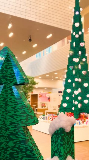 Construisez votre propre sapin de Noël cette saison ! Vous n'aurez besoin que d'environ 80 000 briques LEGO 2x4 😬 🎄 | LEGO