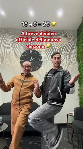 18 e 5 = 23 😂 la nuova canzone di Bellobello e Cocó #bellobelloecoco #comedy #bar #risate