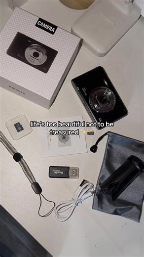 Affordable Digital Camera with Nostalgic Vibes