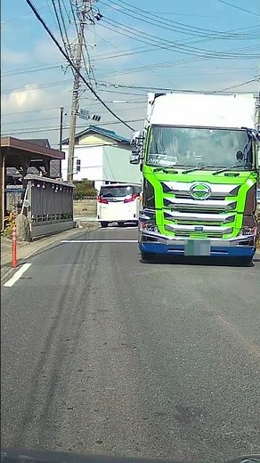 トラックとのすれ違いのコツ【手前で止まれば問題なし】停止位置は道路状況で考えよう！ #安全運転 #道路交通法