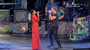 904K views · 34K reactions | El día de hoy tendremos el regreso de Rihanna luego de años en hiatus de su carrera musical paea el Halftime Show del Superbowl! Y aunque es muy poco probable que Chris y Coldplay hagan su aparición este año aprovechamos para recordar esta gran presentación de la banda junto a Riri en la Ceremonia de Clausura de los Juegos Paralimpicos de Londres 2012! Puedo sentir la tensión entre ambos cantantes! Rihanna Unbelievable! | Multiverso Coldplay | Facebook