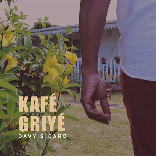 KAFÉ GRIYÉ LÉ LÀ BANNA 🔥 Oté banna ! Kafé Griyé lé là 👉 Vous pouvez retrouver l’album dès aujourd’hui au sein de vos points FNAC Réunion 👉 Attention le nombre d’albums est limité 📆 Nou artrouv domin pou lo sel séans dédikas 2025 la Fnac Sintmari, 15r | Davy Sicard (Officiel)