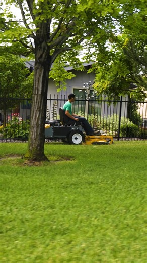 28K views · 257 reactions | Meet the R22x, built for performance, comfort, and that signature Fast, Easy, Beautiful experience.  https://www.walker.com/models/r22x #walkermowers #fasteasybeautifulmowing | Walker Mowers | Facebook