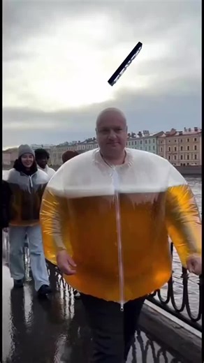 Ai video on Instagram: "日本推出一種革命性嘅技術，將人類每一步都轉化為電力：壓電磚。 ‎ ‎呢啲瓷磚吸收每個行人嘅腳步所產生嘅壓力同震動能量， ‎同埋將呢個機械力轉換成電能。 ‎ ‎嵌入瓷磚嘅壓電元件會稍微變形， ‎產生弱電流。 ‎ ‎每個步驟都會產生少量能量，但係總共有幾百萬個步驟 ‎產生足夠嘅電力去供電 LED 燈、數碼顯示器、感應器等等。 ‎ ‎喺東京澀谷站呢類繁忙地區， ‎每日大約240萬步有助於呢個系統。 ‎ ‎呢啲能量可以即刻儲存或者用， ‎減少對傳統能源嘅依賴，同埋 ‎支持可持續城市基礎設施嘅發展。 ‎ ‎每日行路 ‎正成為未來嘅可再生能源來源。 ⚡ ‎ ‎#日本 #壓電瓷磚 #壓電 #行走電力 #澀谷站 #可再生能源 #智慧城市 #科技 #創新 #環保 #邁向未來 #動力 #靈感 #EcoLife CocoShitoro 店"