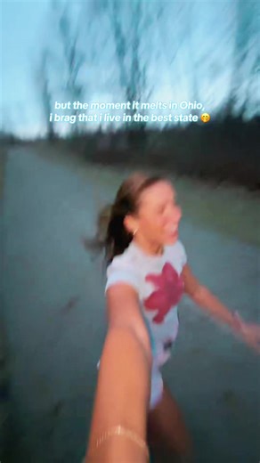 midwest runners, where ya at?!🤠❤️‍🔥🌨️ #midwest #ohiogirl #winterrunning #defrosting #runnersofitiktok