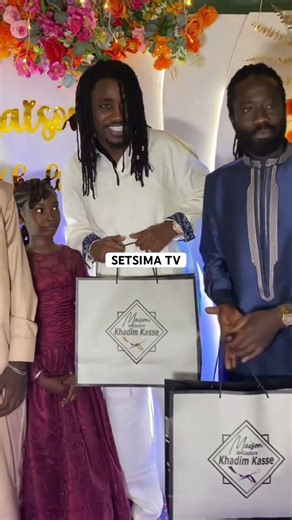 Wally Seck et la filles de Khadime Kasse Couture