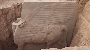 Video. Archaeological dig in Iraq unearths ancient winged sculpture
