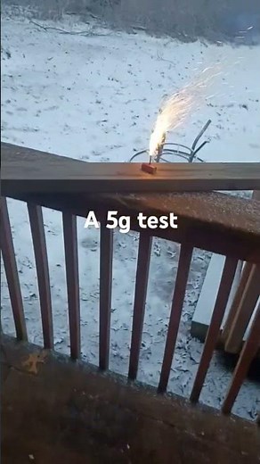 A 5gr potassium perchlorate, dark aluminum powder 70/30 mix. Dash of magnesium added