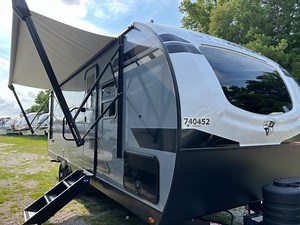 New 2025 Venture RV Stratus 221VRK Travel Trailer