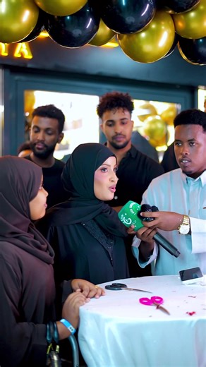 Wlshei ganacsigaga mid bilala alle hakaga dhigo 🤲 #banadir_portrait_studio #banadir_portrait #mastar_jaceelow #m__j_photographer #m_j_production @miss igadaa ciyaarta😂😜🤪 @Hadiyah Abaya @Bilaal bulshaawi