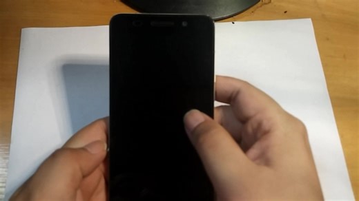 七年前全球最先支持“4G+3G+2G”全网通的千元智能手机的华为荣耀4X大战王者荣耀