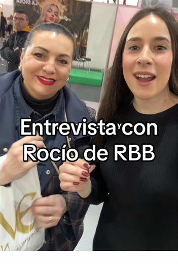 Rocío, clienta nuestra desde hace años y que confía en nuestra marca y productos para su salón de belleza y academia RBB en Dos Hermanas, Sevilla. Nos visita año tras año aquí en @Fermasa y no podemos estar más felices y agradecidas con ella y con todas vosotras🤗 #clientasfelices #economicnails #feriademuestrasarmilla #entrevistaclienta