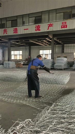 gabion mesh production by person#machine #manufacturing