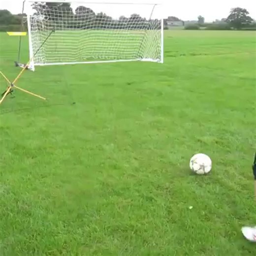 Bit of first touch and control training with the Multi Sports Rebounder from 👍🏻 if you head to http phoenixsportinggoods.com you can get 25% off with the promo code JF25 🔥⚽️ #tek~ #soccertraining #crossbar | Libby Elliott