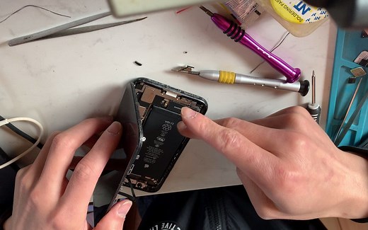 苹果XR手机如何拆机？没你想的这么难拆，我教你如何自己拆机！