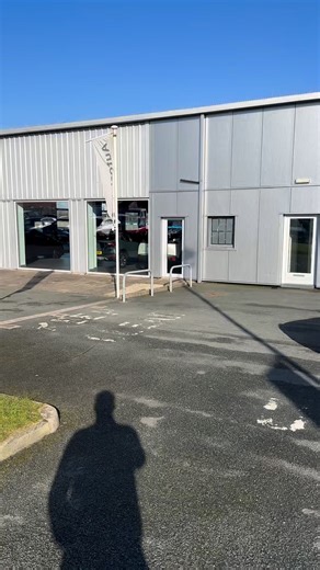 Just landed 🚨 John’s here to take you through this stunning BMW 330e ⚡️ With just under 60,000 miles and BMW service history, this one is the perfect blend of performance and efficiency 🔥 These never hang around for long… 👀 | David Hayton Autostore