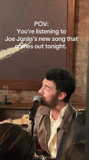 😍 Joe cantó por primera vez en vivo su nueva canción "Heart by heart" en un bar de Nueva York. | Jonas Brothers News