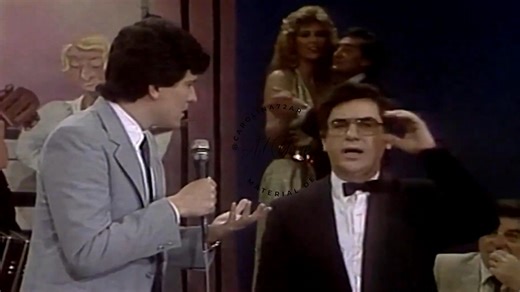 Carolina Jaureguiberry on Instagram: "HiperHumor, sketch cómico "Mini Valores del Tango" con Miguel Ángel Cherutti, 1986. Material digitalizado #hiperhumor #minivaloresdeltango #miguelangelcherutti #humor"