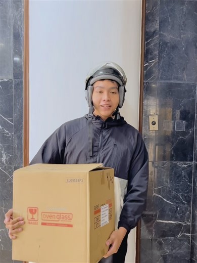 Horas, #SobatRupiah 👋 Lagi buru-buru bayar paket COD, tapi cash habis? QRIS jadi penyelamat. Tapi ingat… jangan buru-buru scan! ⚠️ Sebelum bayar, pastikan: ✔️ Ada logo QRIS & GPN, tercetak jelas ✔️ Nama merchant sesuai nama toko ✔️ Terdaftar di bank atau penyedia pembayaran Biasakan cek dulu baru scan demi transaksi digital yang aman dan nyaman. Kalau kamu, tim scan cepat atau scan cermat? 👇 Ceritain di kolom komentar! #QRIS #CekDuluBaruScan #TransaksiAman #diSetiapMaknaIndonesia