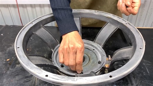 修复一个捡回来的烂音响，重点把喇叭拆修出来，还真能用！