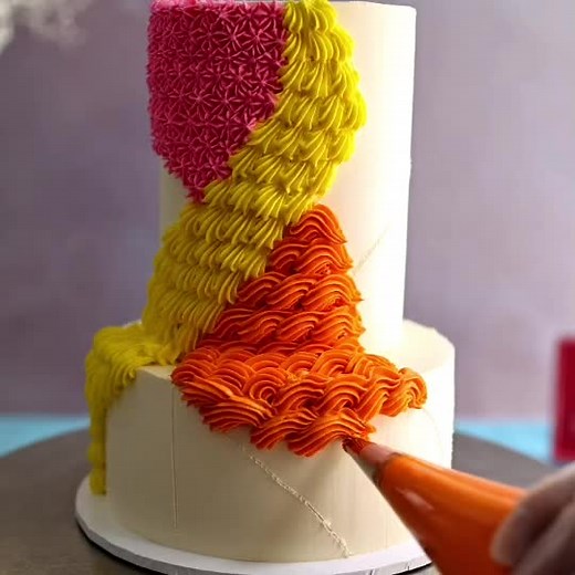 #cake #cakeboss #piping #buttercream #cakeart #tutorial #howto #art #waltoncakeboutique