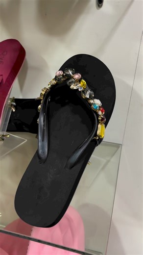 4.8K views · 54 reactions | Ladies slippers 0322-2182616 ( shop # 613, 6th floor , Gultijarah near gulplaza karachi ) | Meray vlogs | Facebook