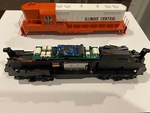 Replacing an ESU Essential Sound Unit Decoder with a Loksound 5 decoder