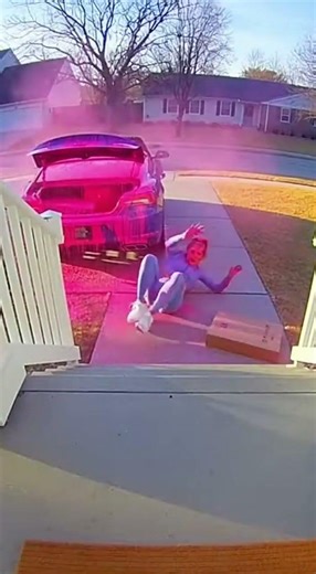 Young Lady Steals a Package — Instantly Hit by an Exploding Truck Paint Bomb 😳