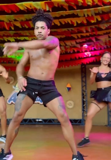 Aprenda Axé Mói: Dança e Coreografia Sensacional