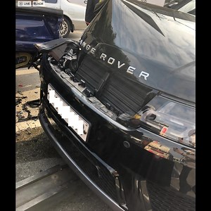 31K views · 91 reactions | [블랙박스] 양재IC 부근에서 19년식 레인지로버 스포츠 SDV6가 4중추돌사고를 야기하고 차를 버리고 도주했습니다. https://www.bobaedream.co.kr/view?code=accident&No=658924 #도주 #뺑소니 #4중추돌 #블랙박스 #블박 #Dashcam #보배드림 | 보배드림 | Facebook