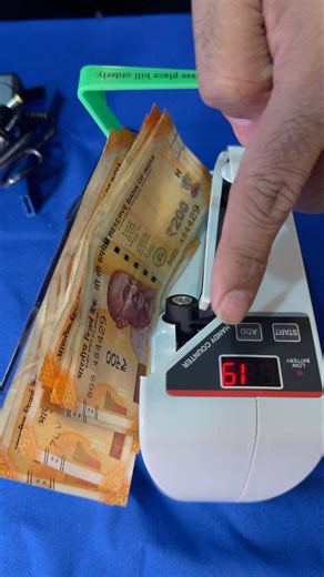 Unbelievable Tiny Machine Counts Cash in Seconds 😳 #ytshorts #shorts