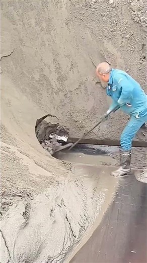 Unloading process of sand onto the barge conveyor belt