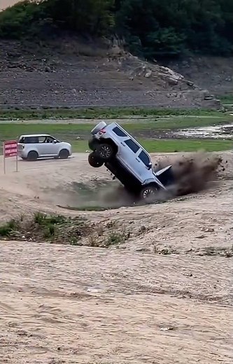 4x4 Flip Gone Wrong! Off-Road Fail Caught on Camera 😱 #offroad #4x4fail