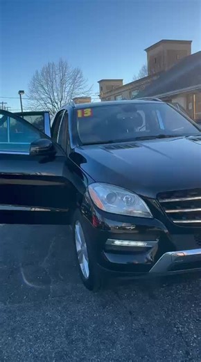 2013 MERCEDES BENZ ML350 4matic. 1 owners! Only 84k miles. Clean carfax. Dealer maintained and serviced. Premium 1 pkg. Factory sunroof. Navigation. Back up camera and more. $13995. No hidden fees!!