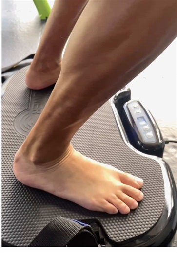 Ever wondered what’s really happening when whole body vibration kicks in? Look closely and you’ll see the rapid, controlled movements that set Power Plate apart. Those precise vibrations can help activate your muscles instantly, allowing your body to switch on far quicker than a standard warm-up. 👀 Within minutes, circulation improves, tight muscles release and your body feels more awake and ready to move. It’s an easy way to prepare before a workout or to get your body going on a busy day. A s