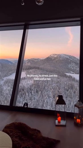 Norway 🇳🇴 Norge Travel | Hotels | Food | Tips on Instagram: "@friluftsbjerke shows us that Christmas in a cozy Norwegian cabin feels like the ultimate winter dream. ❄️✨🇳🇴 Who else dreams of slow holiday mornings, hot drinks, and nature all around? 💛☕🔥 💡 Travel Tip: Book a cabin near a fjord or in the mountains, stock up on cozy essentials, and embrace a slower pace — Christmas in Norway is all about warmth, simplicity, and nature. 🧣🌲 📍Norway 🇳🇴"