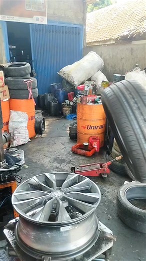 tubeless tire changing process tubeless tire installation car tire #cartire #banmobil #mekanik #fypシviralシfb | Mukhammad Romly