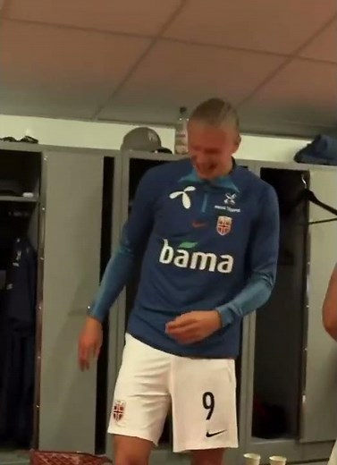 Norvegian players singing the Haaland song