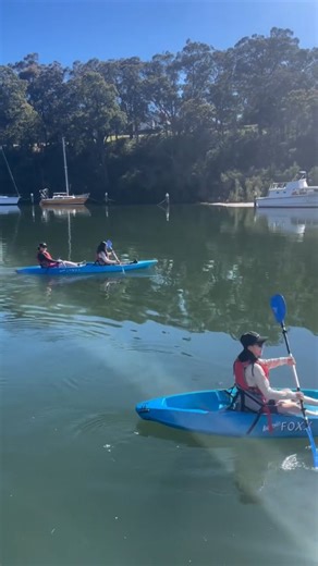 Morning glass, pure Metung magic ✨️🛶 ☀️ Summer is here and a getaway to Metung is a must! Stay at @boardwalkvillasmetung just across the road from tranquil Chinamans Creek and you can hire kayaks @ventureoutaustralia to explore the creek and paddle out into Bancroft Bay 💦 Book a pre- Christmas getaway before the busy school holidays begin. Contact the Boardwalk Villas team today! #metung #eastgippsland #loveeastgippsland #gippslandlakes #ventureout #boardwalkvillas #chinamanscreek #kayaking #m