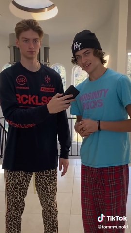 TikTok Friends Make-Out Challenge | Lauren Hamden Shower Video