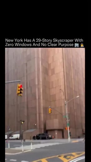 𝖄𝖔𝖚 𝕾𝖍𝖔𝖚𝖑𝖉 𝕶𝖓𝖔𝖜. 𝕬𝖇𝖔𝖚𝖙 𝕴𝖙 on Instagram: "In the middle of Manhattan, this building looks like it was designed to hide something in plain sight 👀🧱 Known as 33 Thomas Street, this 29-story tower was completed in the 1970s as a hardened telecommunications facility. Its windowless concrete shell, fortress-style design, and massive ventilation openings weren’t aesthetic choices, they were functional. The structure was built to withstand disasters, operate off-grid with its own p